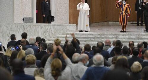 Papa Francesco: “Dio ci ascolta, per Lui non siamo numeri ma volti e cuori”